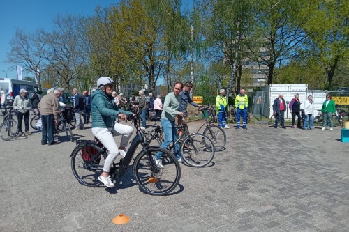 Maikel Govaarts geeft fietstraining aan senioren van 55+
