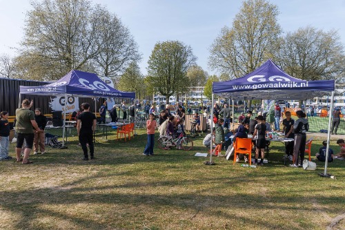 Jongeren op het Cruyff Court tijdens de opening in april 2025